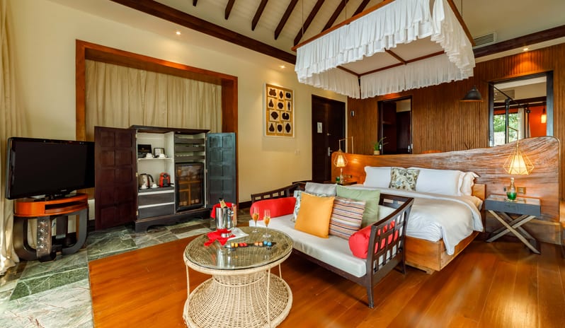 OZEN RESERVE BOLIFUSHI, Earth Pool Villa Master Bedroom Amenities